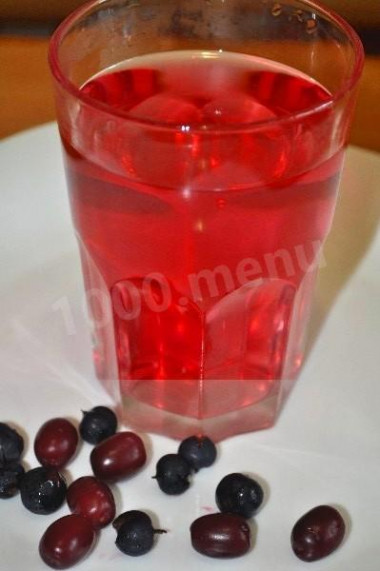 Dogwood and currant compote