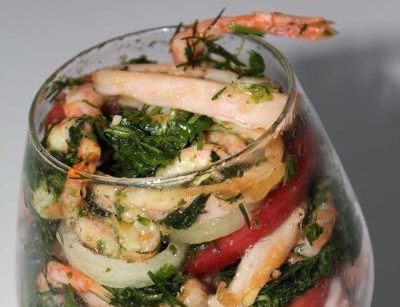 Squid with shrimp and herbs with lemon juice and tabasco