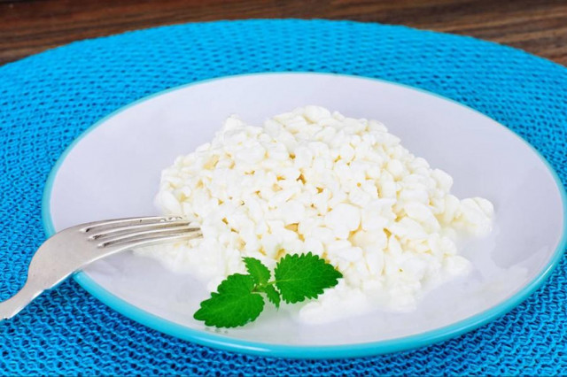 Cottage cheese made from homemade milk