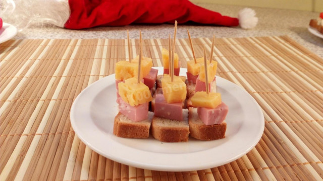 Simple canapes with cheese, ham and bread