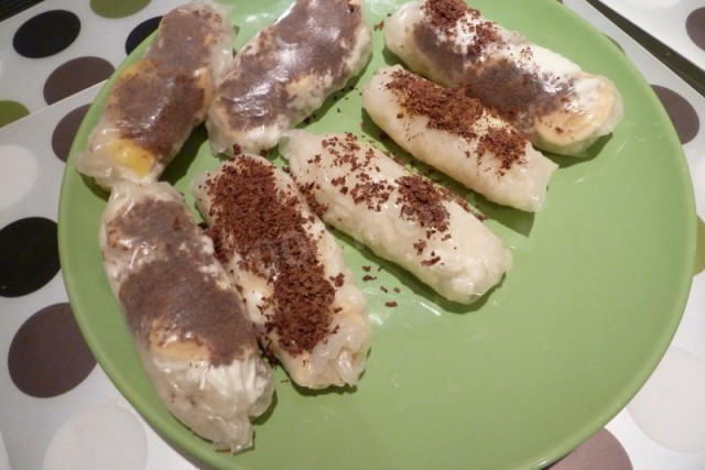 Bananas in rice paper with cottage cheese
