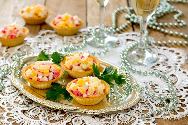 Tartlets with pineapple and crab sticks