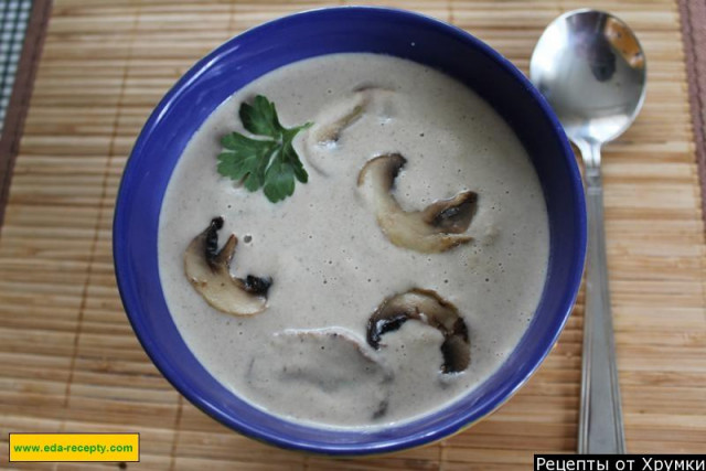 Mushroom soup mashed mushrooms with cream