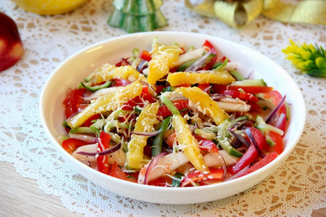 Simple salad with mango and zucchini