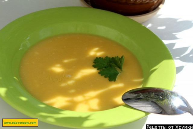 Cream soup with melted cheese