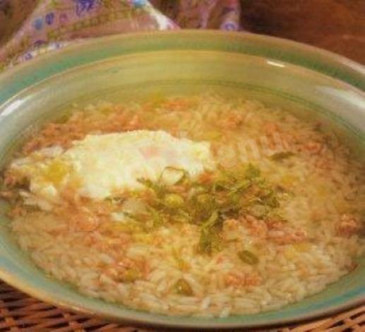 Soup with minced rice and egg
