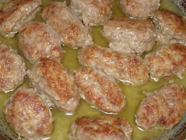 Meat meatballs with cream sauce (Kottbullar)