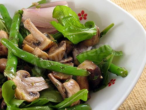 Salad with mushrooms is Hearty