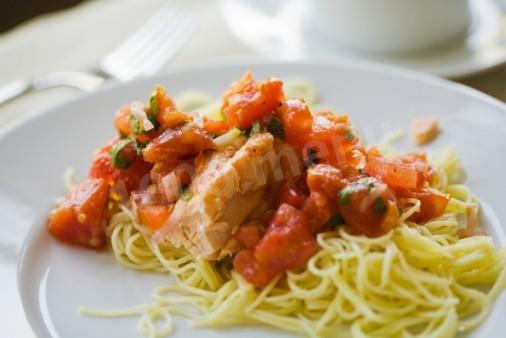 Salmon and noodles salad with vegetables