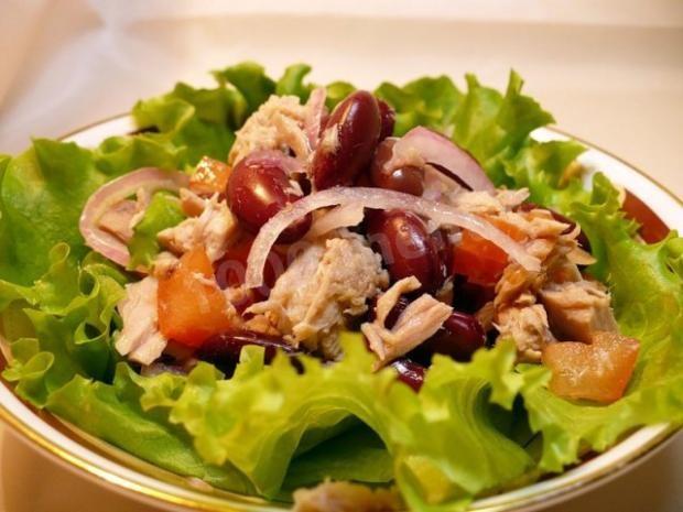 Chicken salad with beans