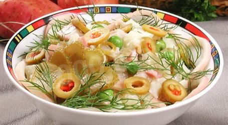 Salad of canned squid and green peas