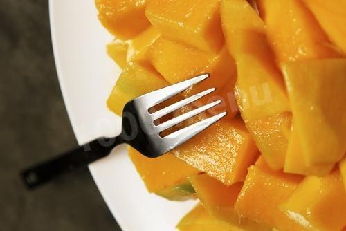 Mango in ginger and mint syrup