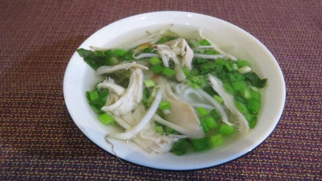Pho soup with chicken