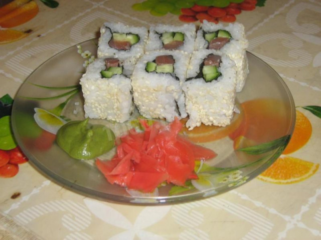 Uramaki rolls (with rice outside)