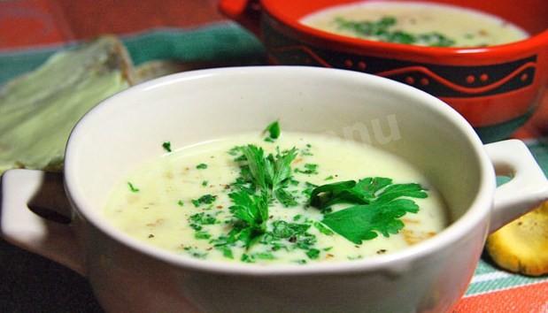 Chanterelle soup with cream
