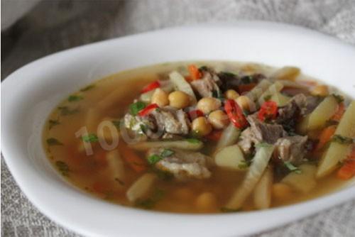 Lamb soup with beans