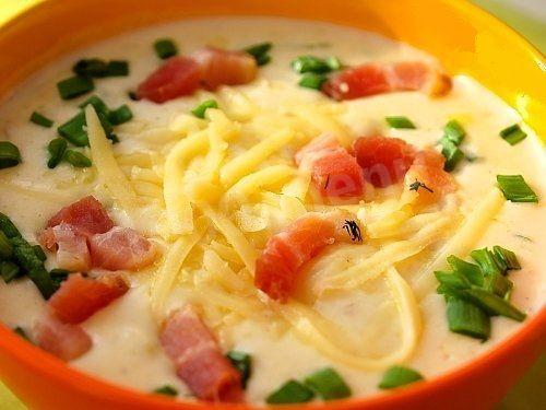Onion soup with bacon and cheese