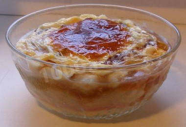 Guriev semolina porridge with walnuts