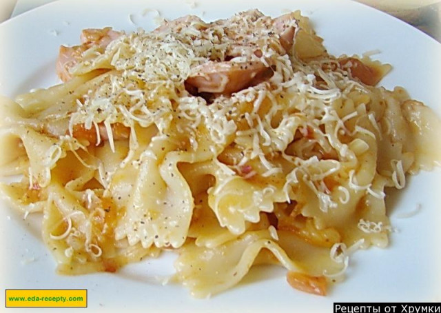 Pasta with sausages and tomatoes