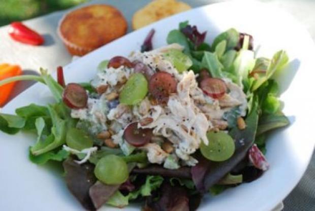 Salad with chicken and grapes