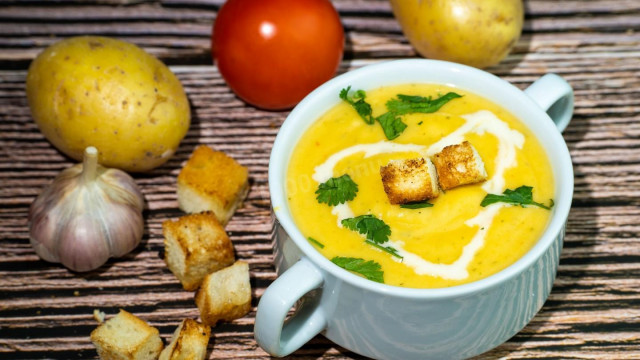 Mashed potato soup with croutons