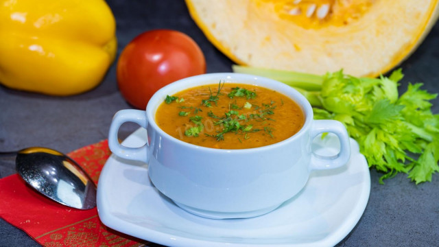 Pumpkin lean soup with spices