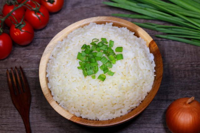 Stewed rice in butter with green onions