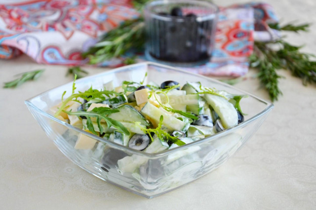 Salad with arugula cucumber and cheese