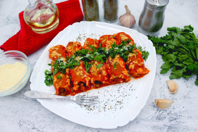 Cannelloni with minced pork with parmesan