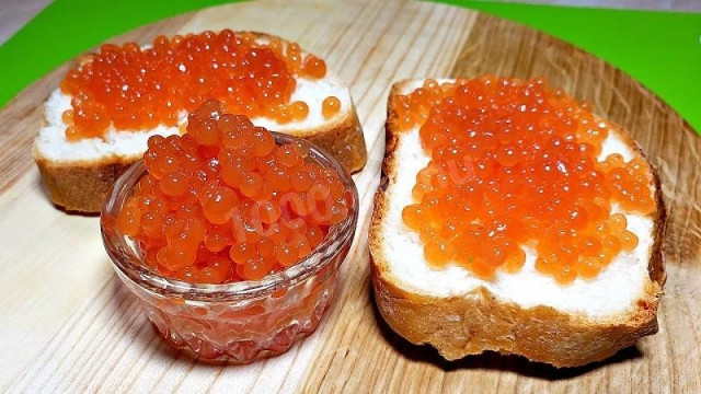 Artificial red caviar from ketchup