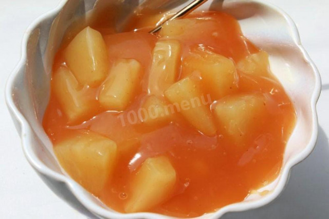 Sauce with orange juice, pineapple and tomato paste