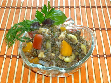 Green lentil salad with tomatoes and mint