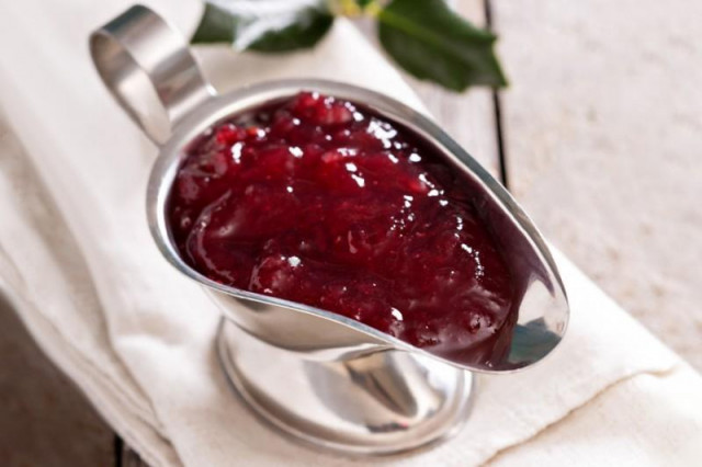 Lingonberry meat sauce with juniper berries