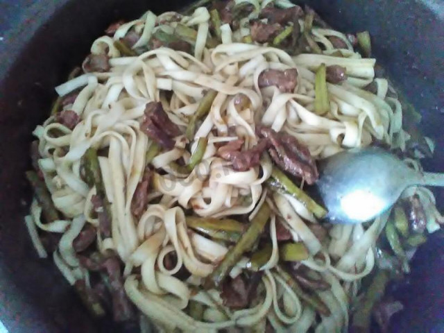 Chinese noodles with beef and asparagus in teriyaki sauce