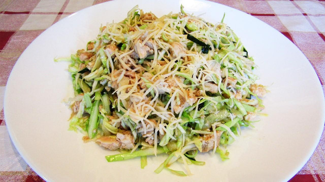 Salad with young cabbage cucumber and chicken
