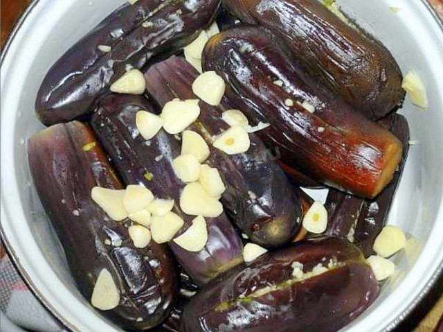Eggplant with garlic salted under load