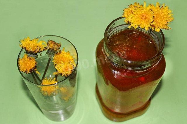 Dandelion jam with lemons
