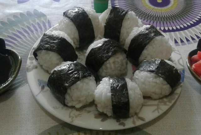 Onigiri Rice balls made of round rice with pickles