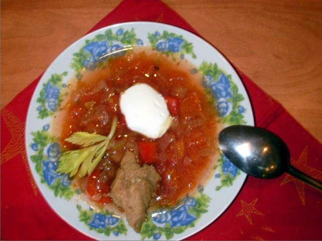 Borscht with beetroot, bell pepper, cabbage and celery