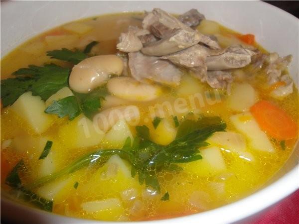 Soup with vegetables, beans and meat