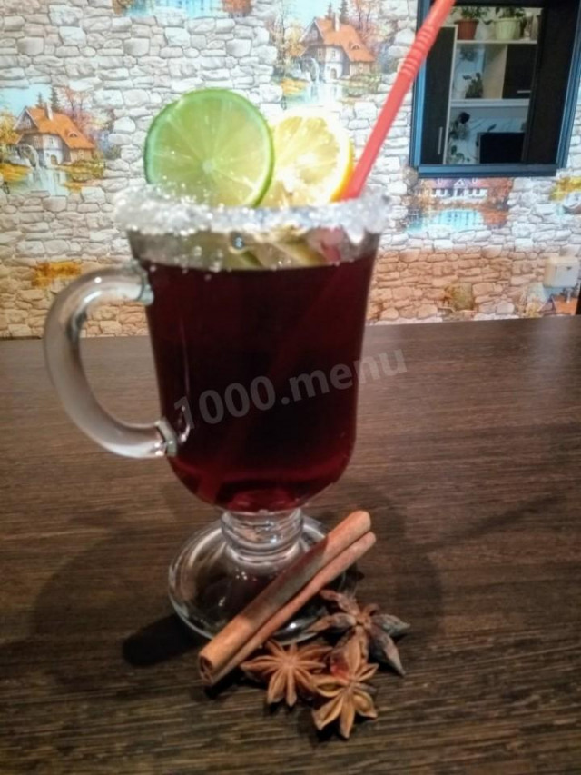 Non-alcoholic mulled wine with pomegranate juice