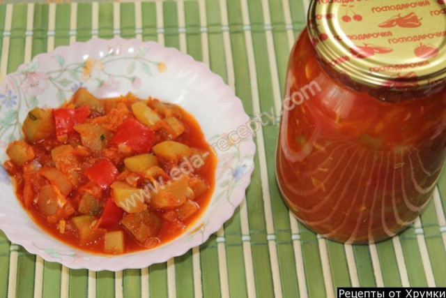 Zucchini lecho with tomato paste and pepper for winter