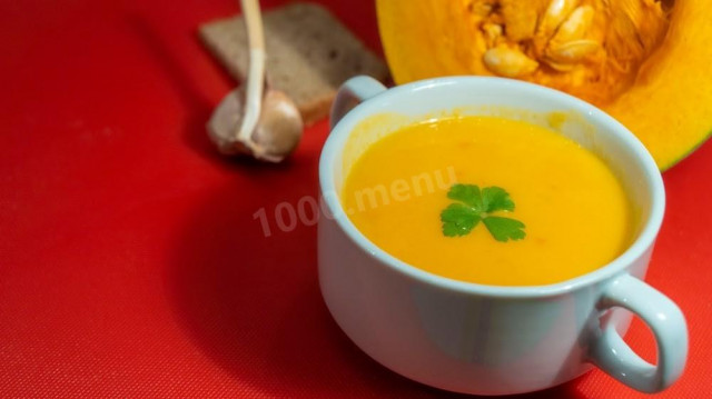 pumpkin soup with bell pepper and cream