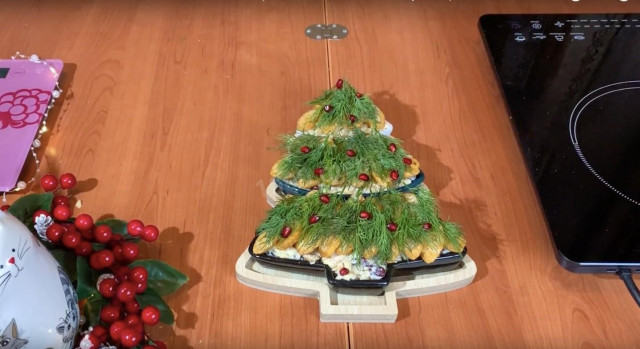 Christmas Tree-Needle salad