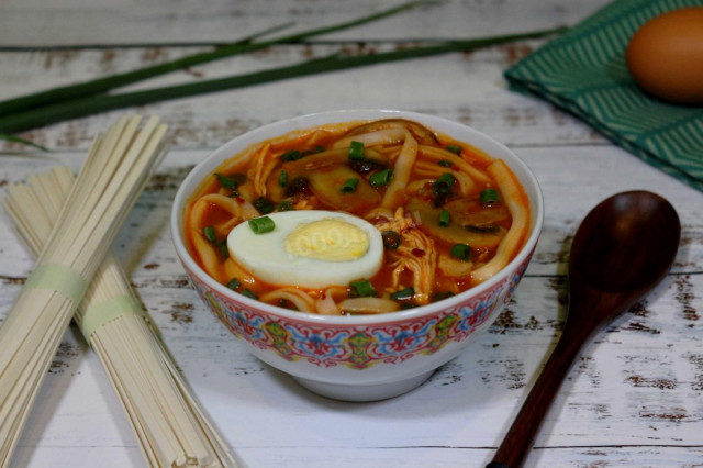 Asian spicy soup with chicken and vegetables