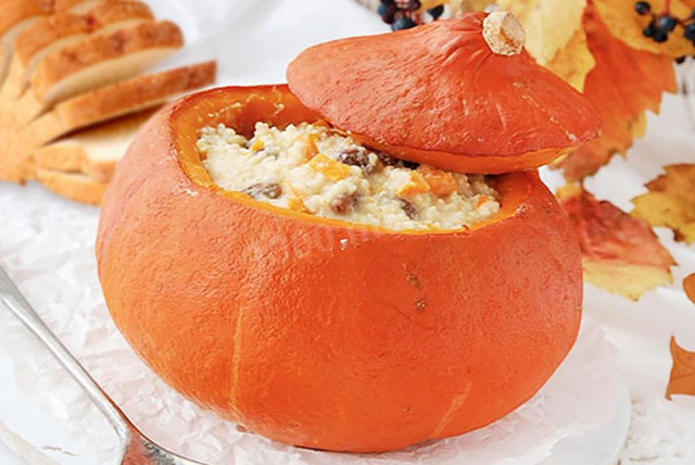 Friendship porridge in a pumpkin in a slow cooker