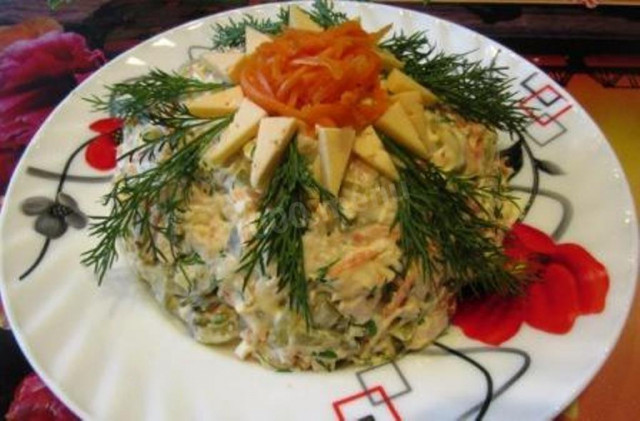 Chanterelle salad with chicken