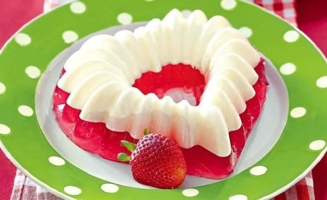 Romantic jelly with strawberries