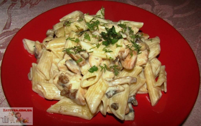Pasta with chicken mushrooms and cheese
