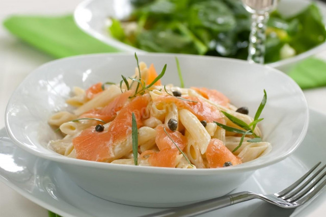 Salad with pink salmon, cheese and pasta